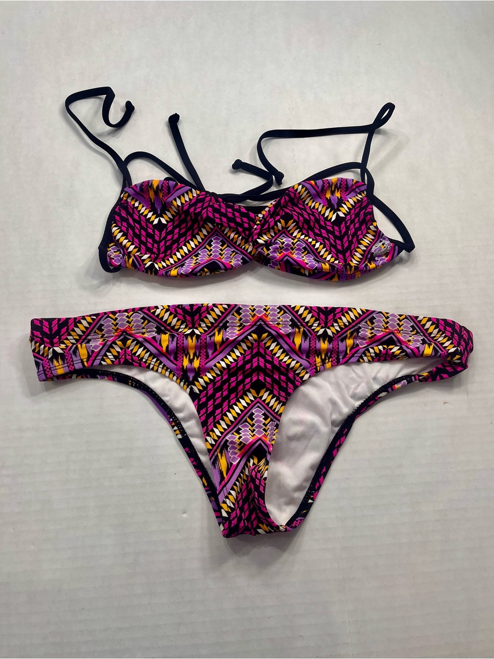 ✨ Billabong 2 Piece Swimsuit – Bold Summer Style ✨